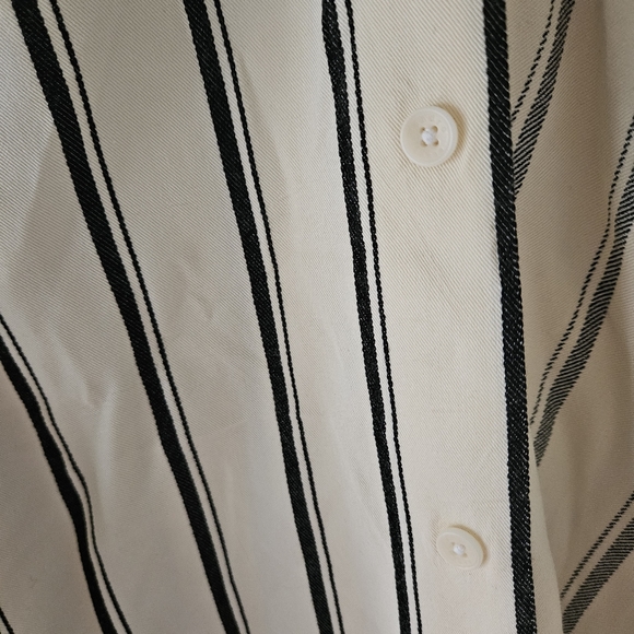 Sandro Paris dress shirt in cream with black diagonal stripes, size medium - Picture 4 of 7